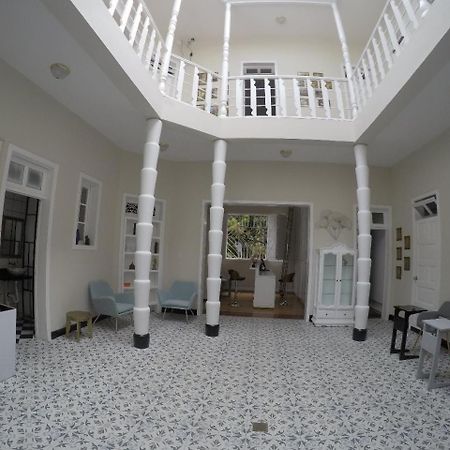 Nomad Hostel 메딜린 외부 사진