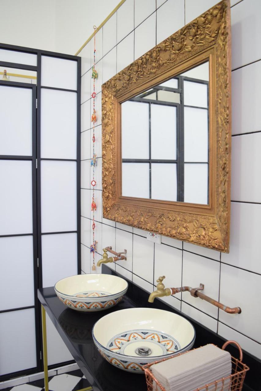 Nomad Hostel 메딜린 외부 사진
