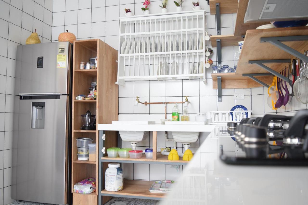 Nomad Hostel 메딜린 외부 사진