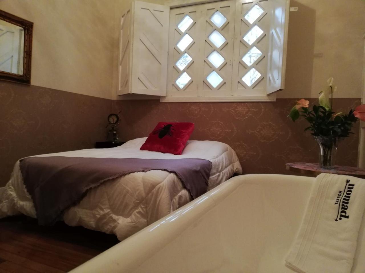Nomad Hostel 메딜린 외부 사진