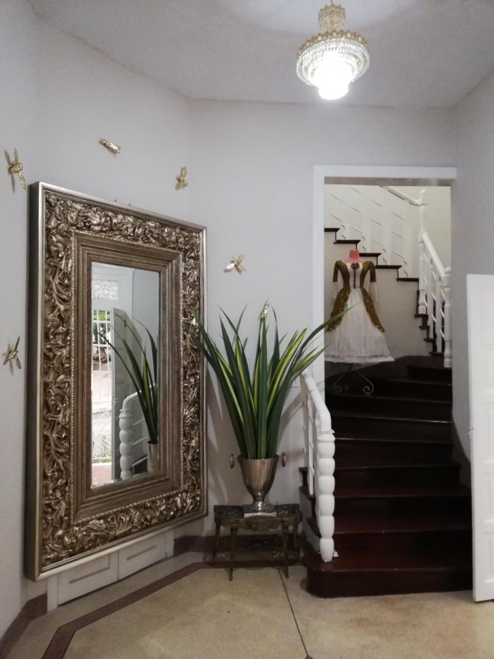 Nomad Hostel 메딜린 외부 사진