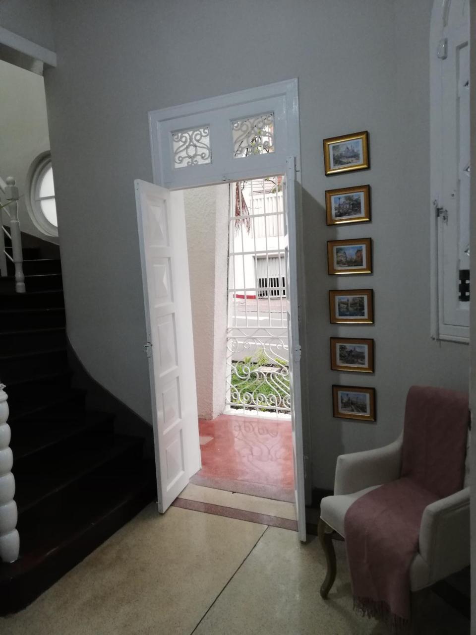 Nomad Hostel 메딜린 외부 사진