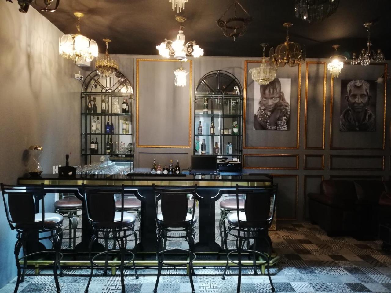 Nomad Hostel 메딜린 외부 사진