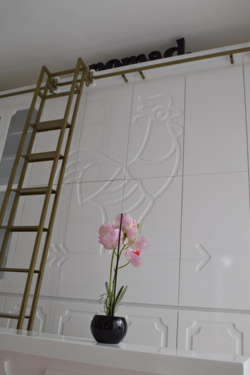 Nomad Hostel 메딜린 외부 사진