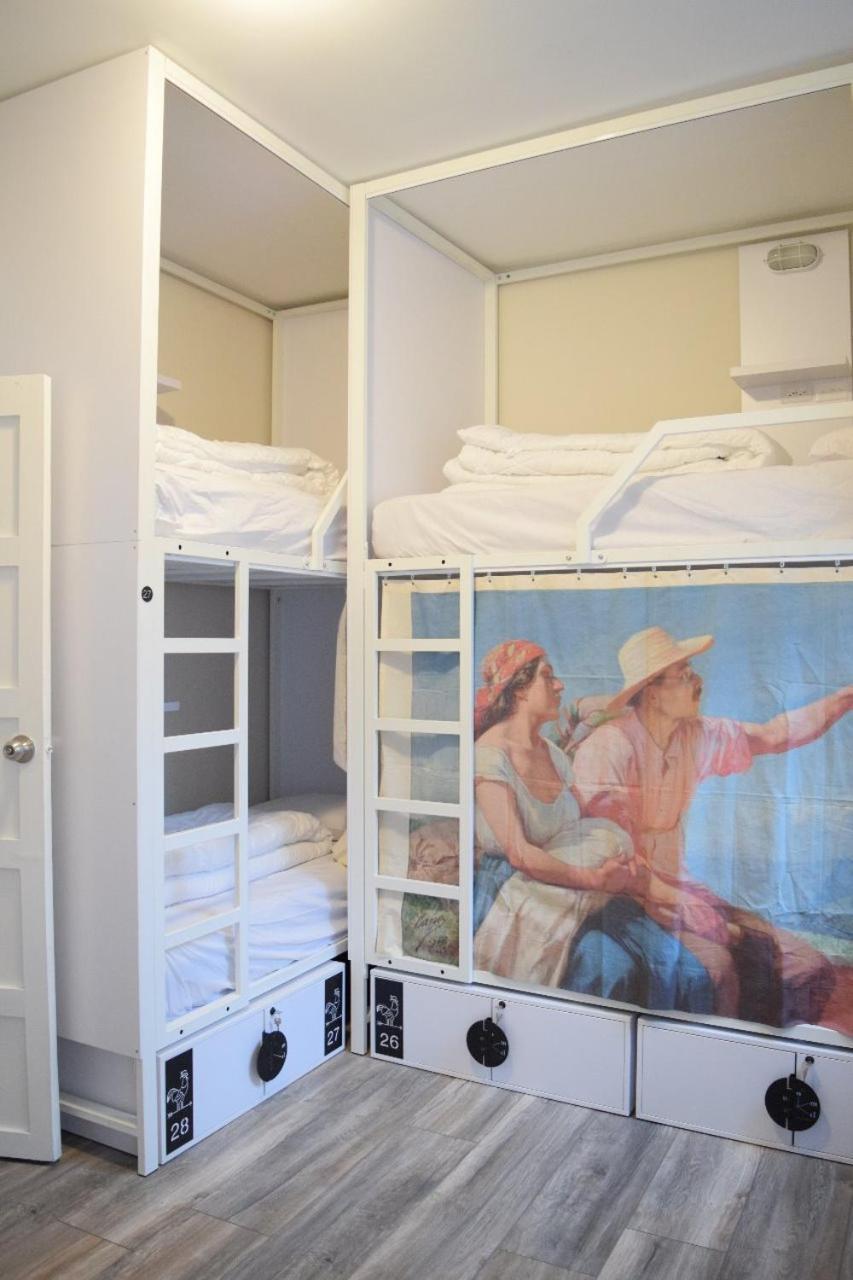 Nomad Hostel 메딜린 외부 사진